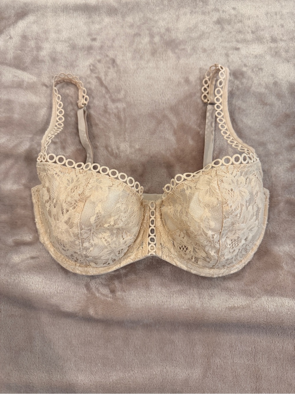Victoria's Secret Cream Lace Underwire Bra 32DDD
